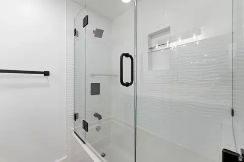 Bath - 871 N Bonita Way E, Centerville, UT 84014 photo 3 of 5