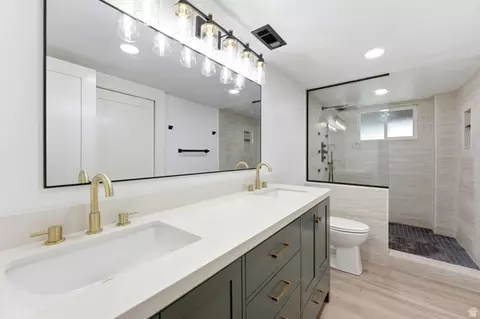 Bath - 871 N Bonita Way E, Centerville, UT 84014 photo 4 of 5