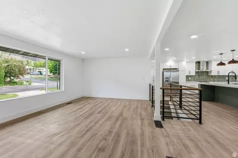 Living - 871 N Bonita Way E, Centerville, UT 84014 photo 6 of 10