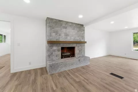 Living - 871 N Bonita Way E, Centerville, UT 84014 photo 2 of 10