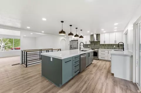 Kitchen - 871 N Bonita Way E, Centerville, UT 84014 photo 2 of 4