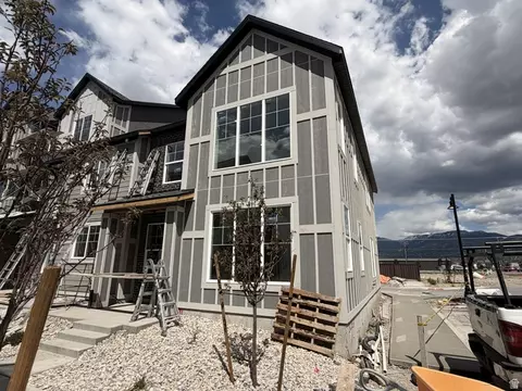 1141 N Downfield Ln #201, North Salt Lake, UT 84054