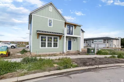 Exterior - 720 S Harrison Dr, Springville, UT 84663 photo 3 of 4