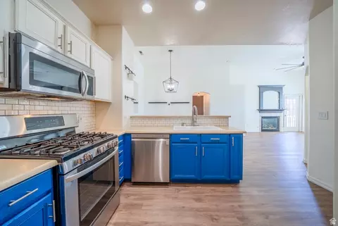 986 N Shetland Ln W, Farmington, UT 84025