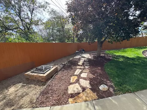 Exterior - 4120 S 3340 E, Holladay, UT 84124 photo 4 of 10
