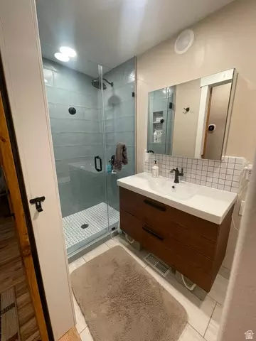 Bath - 4120 S 3340 E, Holladay, UT 84124 photo 2 of 5