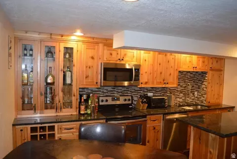 Kitchen - 4120 S 3340 E, Holladay, UT 84124 photo 6 of 7