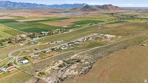 9317 N Sunset Dr, Thatcher, UT 84337 photo 2