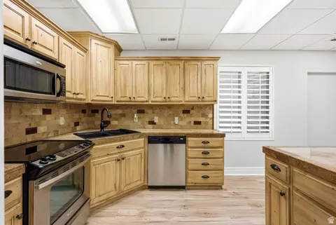 Kitchen - 320 N 500 E, American Fork, UT 84003 photo 10 of 11
