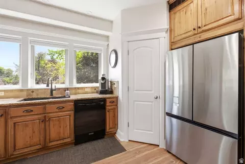 Kitchen - 320 N 500 E, American Fork, UT 84003 photo 7 of 11
