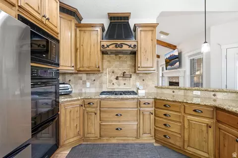 Kitchen - 320 N 500 E, American Fork, UT 84003 photo 3 of 11