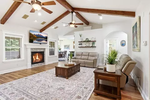 Living - 320 N 500 E, American Fork, UT 84003 photo 1 of 8