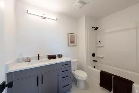 Bath - 4354 S 900 E, Millcreek, UT 84107 photo 1 of 2