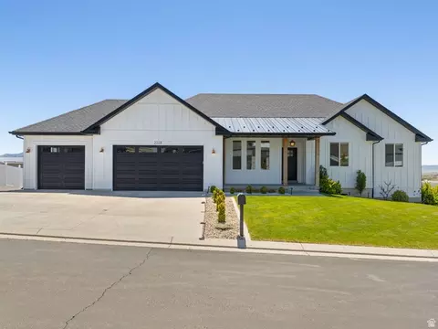 2228 E Grenada Ln, Eagle Mountain, UT 84005