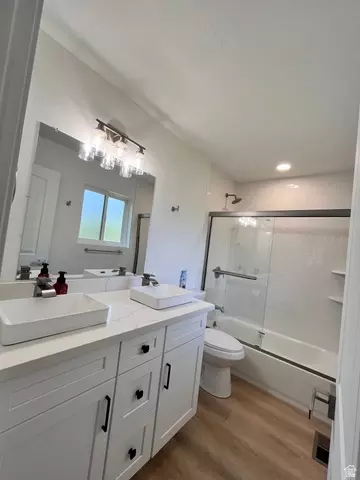 Bath - 883 W 180 S, Orem, UT 84058 photo 3 of 5