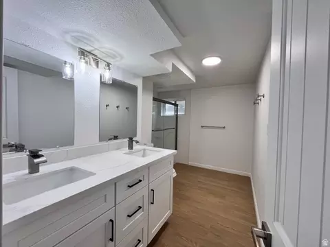 Bath - 883 W 180 S, Orem, UT 84058 photo 4 of 5