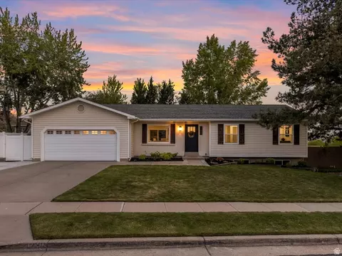 1230 E Crestridge Rd, Sandy, UT 84094