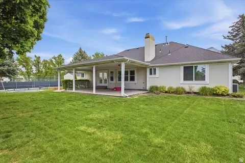 Exterior - 8228 S Set Point Cir E, Sandy, UT 84093 photo 10 of 11