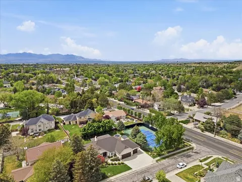 View/Area - 8228 S Set Point Cir E, Sandy, UT 84093 photo 4 of 7