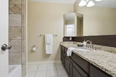 Bath - 8228 S Set Point Cir E, Sandy, UT 84093 photo 3 of 7