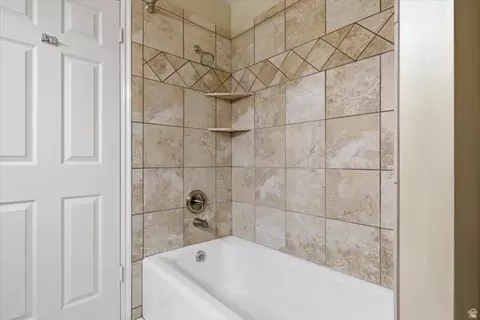 Bath - 8228 S Set Point Cir E, Sandy, UT 84093 photo 4 of 7