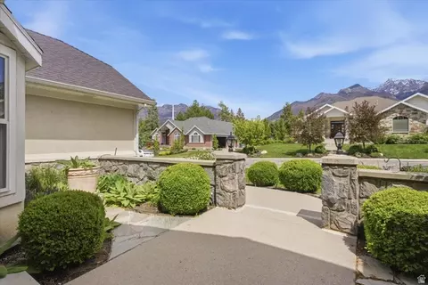 Exterior - 8228 S Set Point Cir E, Sandy, UT 84093 photo 4 of 11