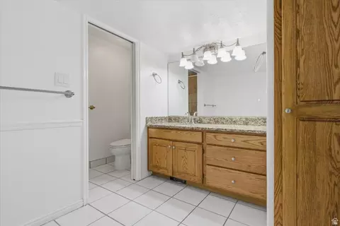 Bath - 8228 S Set Point Cir E, Sandy, UT 84093 photo 5 of 7