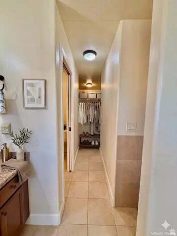 Entry Way - 469 E Vine St S, Murray, UT 84107 photo 4 of 6