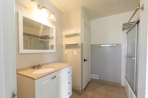 Bath - 124 W 880 S, Provo, UT 84601 photo 2 of 2