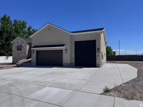 Exterior - 3031 W Solace St, Syracuse, UT 84075 photo 2 of 3