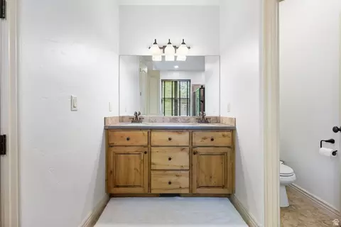 Bath - 882 S Sego Lily Way, Mapleton, UT 84664 photo 2 of 2