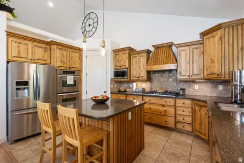 Kitchen - 882 S Sego Lily Way, Mapleton, UT 84664 photo 2 of 3