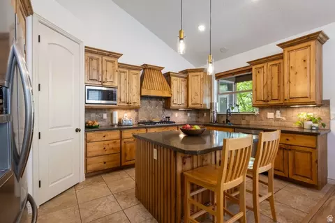 Kitchen - 882 S Sego Lily Way, Mapleton, UT 84664 photo 1 of 3