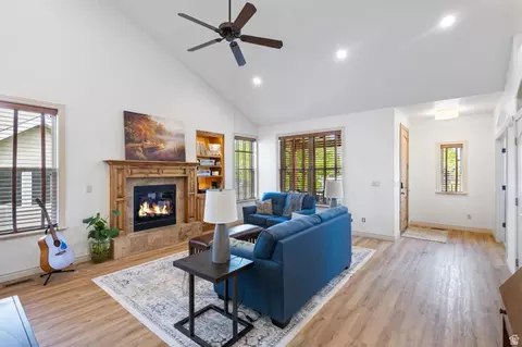 Living - 882 S Sego Lily Way, Mapleton, UT 84664 photo 2 of 2