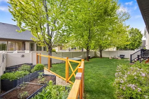Exterior - 882 S Sego Lily Way, Mapleton, UT 84664 photo 6 of 6