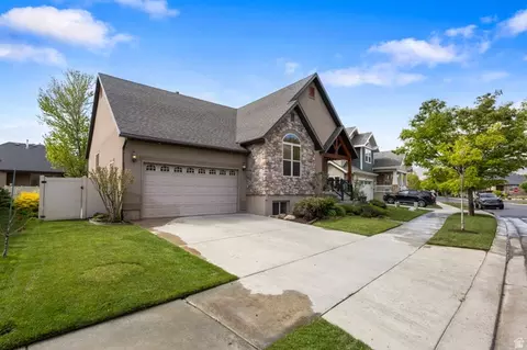 Exterior - 882 S Sego Lily Way, Mapleton, UT 84664 photo 2 of 6