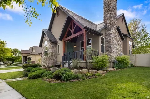 Exterior - 882 S Sego Lily Way, Mapleton, UT 84664 photo 3 of 6