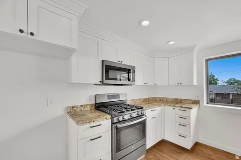 Kitchen - 521 E 8045 S, Sandy, UT 84070 photo 3 of 5
