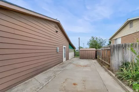 Exterior - 521 E 8045 S, Sandy, UT 84070 photo 4 of 6
