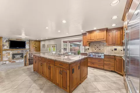Kitchen - 2416 E 10305 S, Sandy, UT 84092 photo 4 of 6