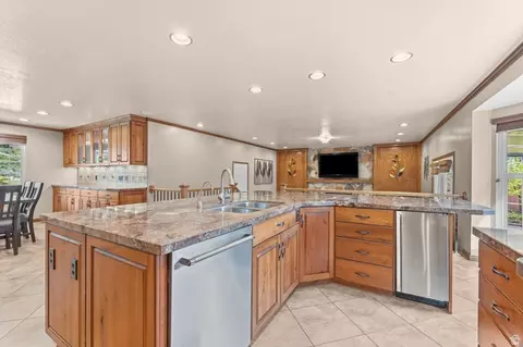 Kitchen - 2416 E 10305 S, Sandy, UT 84092 photo 6 of 6