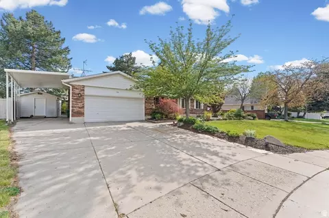 Exterior - 2416 E 10305 S, Sandy, UT 84092 photo 5 of 9