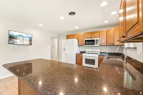 Kitchen - 7985 S Coolidge St, Midvale, UT 84047 photo 2 of 4