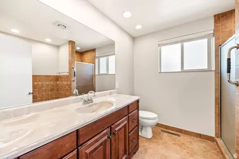 Bath - 7985 S Coolidge St, Midvale, UT 84047 photo 1 of 3