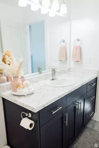 Bath - 582 S Lakeside Dr, Franklin, ID 83237 photo 9 of 11
