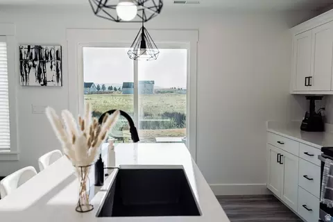 Kitchen - 582 S Lakeside Dr, Franklin, ID 83237 photo 6 of 6