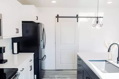 Kitchen - 582 S Lakeside Dr, Franklin, ID 83237 photo 4 of 6