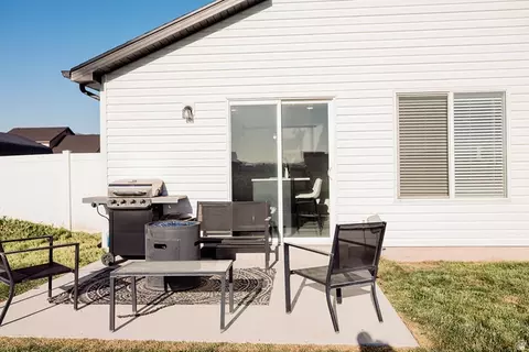Exterior - 582 S Lakeside Dr, Franklin, ID 83237 photo 6 of 8