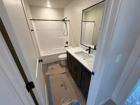 Bath - 621 E Ryegrass Dr #311, Eagle Mountain, UT 84005 photo 3 of 5