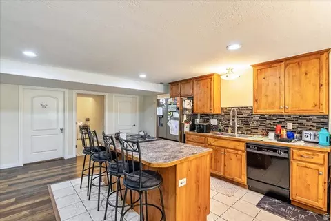 Kitchen - 316 E Azure Cir S, Draper, UT 84020 photo 5 of 5